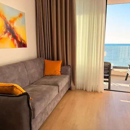 Luxury Seafront - Vacation Vibes