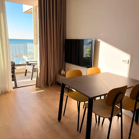 Apartment Luxury Seafront - Vacation Vibes *