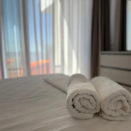 Apartment Luxury Seafront - Vacation Vibes Sarande