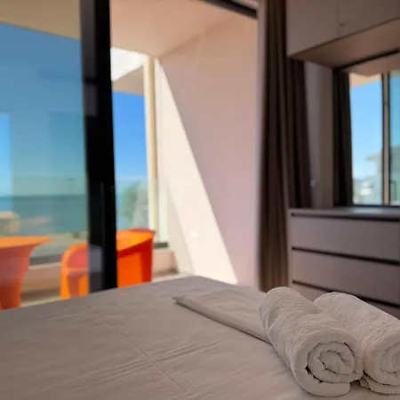 Luxury Seafront - Vacation Vibes *