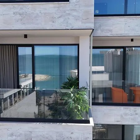 Luxury Seafront - Vacation Vibes Apartment